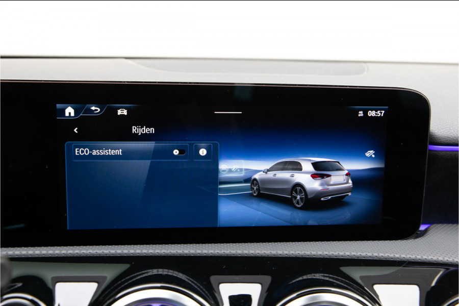 Mercedes-Benz A-Klasse 250 e AMG Premium, Facelift, Pano, Camera, Widescreen, 2024 Hybrid