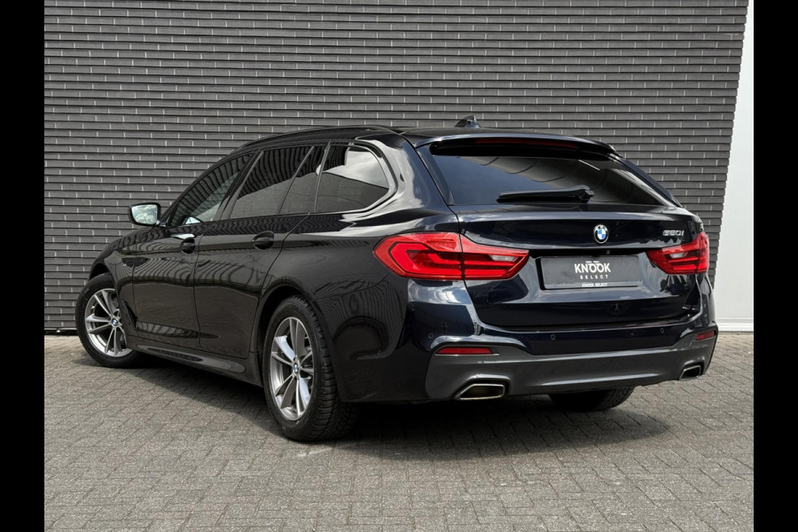 BMW 5 Serie Touring 520i High Executive | Panodak | Comfortleder | Camera | Adaptive LED |