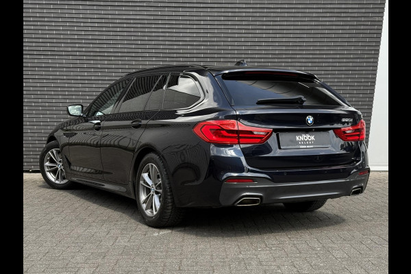 BMW 5 Serie Touring 520i High Executive | Panodak | Comfortleder | Camera | Adaptive LED |