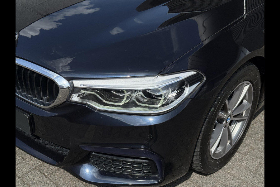 BMW 5 Serie Touring 520i High Executive | Panodak | Comfortleder | Camera | Adaptive LED |