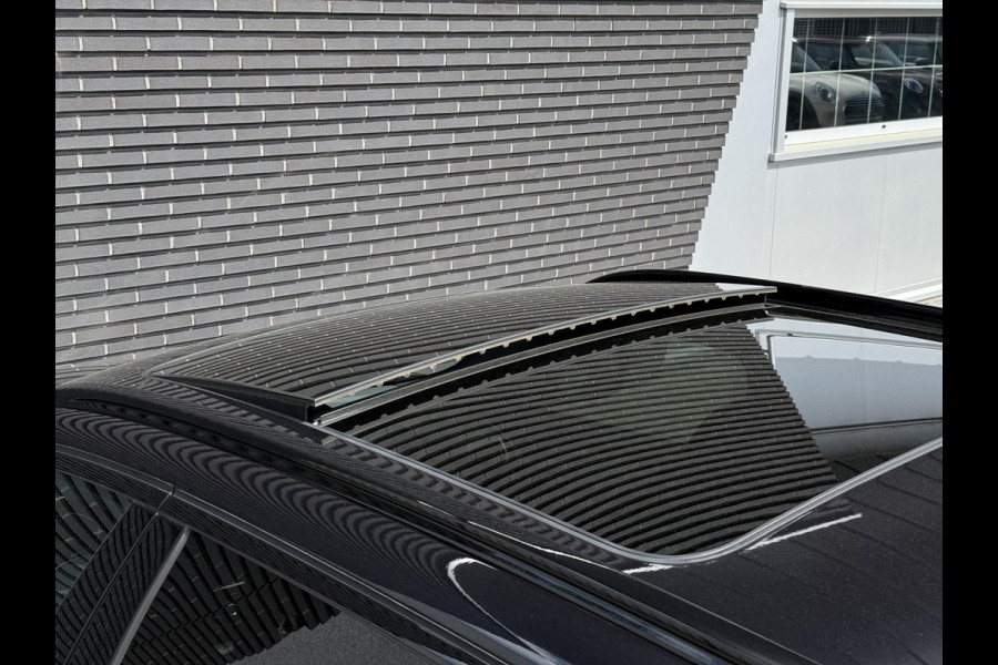 BMW 5 Serie Touring 520i High Executive | Panodak | Comfortleder | Camera | Adaptive LED |