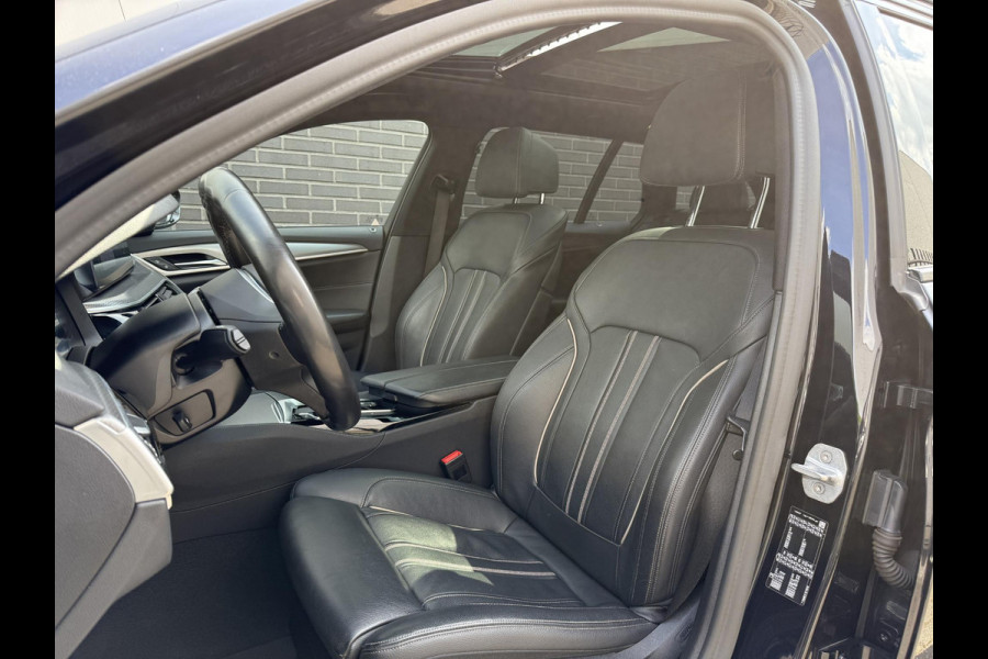 BMW 5 Serie Touring 520i High Executive | Panodak | Comfortleder | Camera | Adaptive LED |
