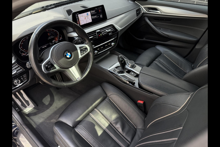 BMW 5 Serie Touring 520i High Executive | Panodak | Comfortleder | Camera | Adaptive LED |