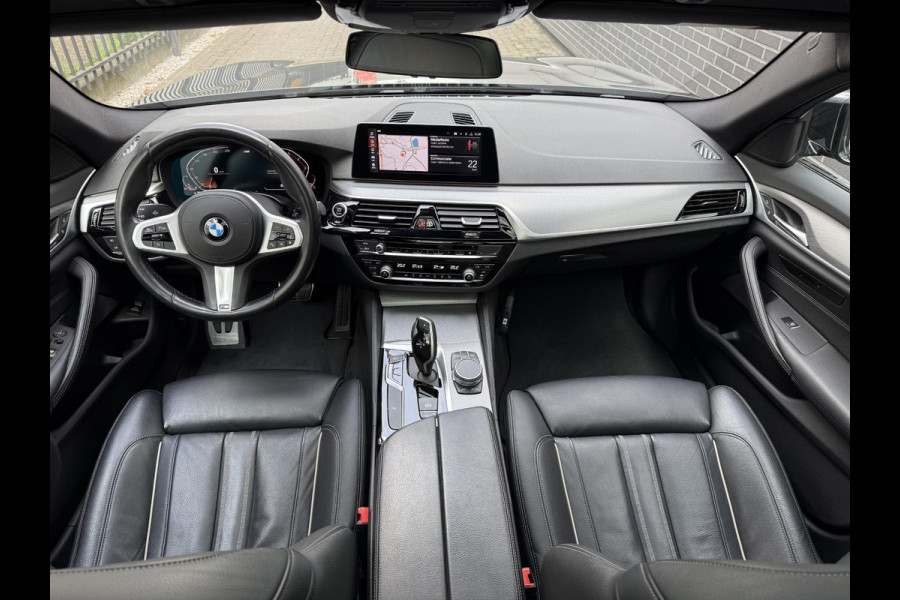 BMW 5 Serie Touring 520i High Executive | Panodak | Comfortleder | Camera | Adaptive LED |