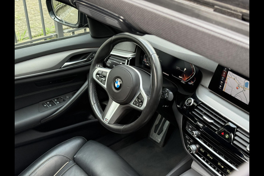 BMW 5 Serie Touring 520i High Executive | Panodak | Comfortleder | Camera | Adaptive LED |