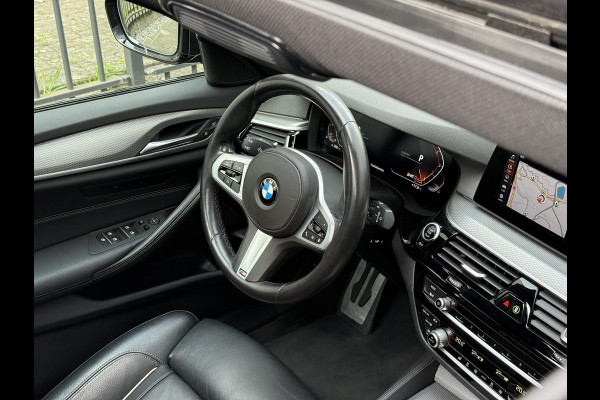 BMW 5 Serie Touring 520i High Executive | Panodak | Comfortleder | Camera | Adaptive LED |