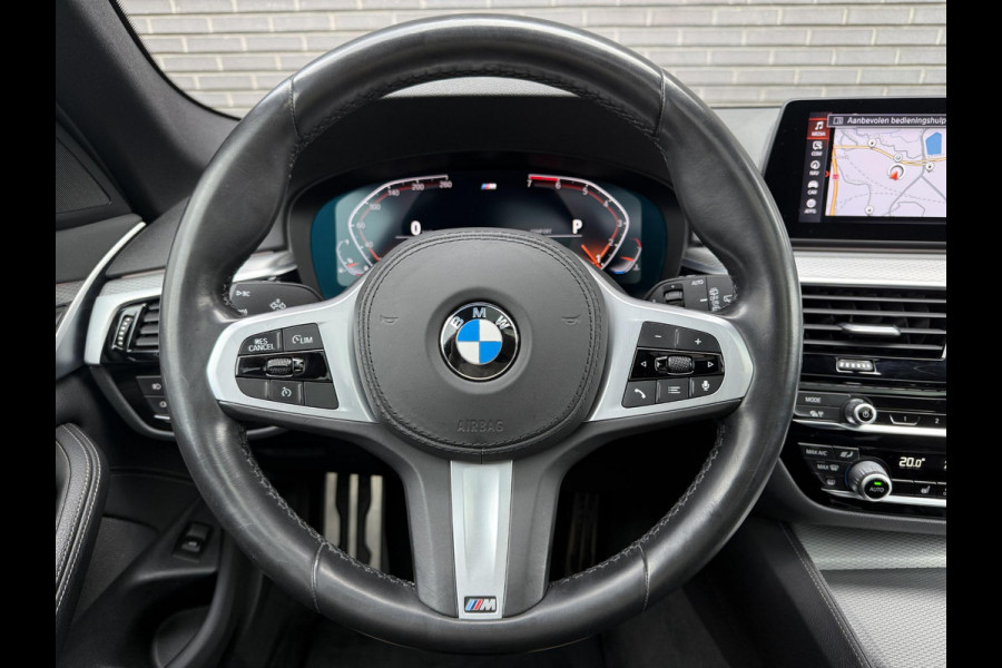 BMW 5 Serie Touring 520i High Executive | Panodak | Comfortleder | Camera | Adaptive LED |
