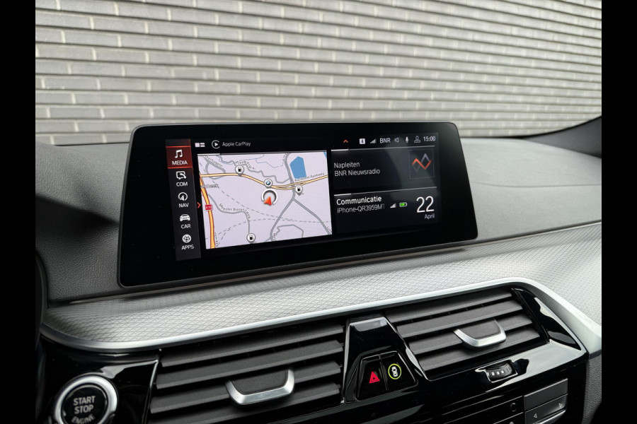 BMW 5 Serie Touring 520i High Executive | Panodak | Comfortleder | Camera | Adaptive LED |