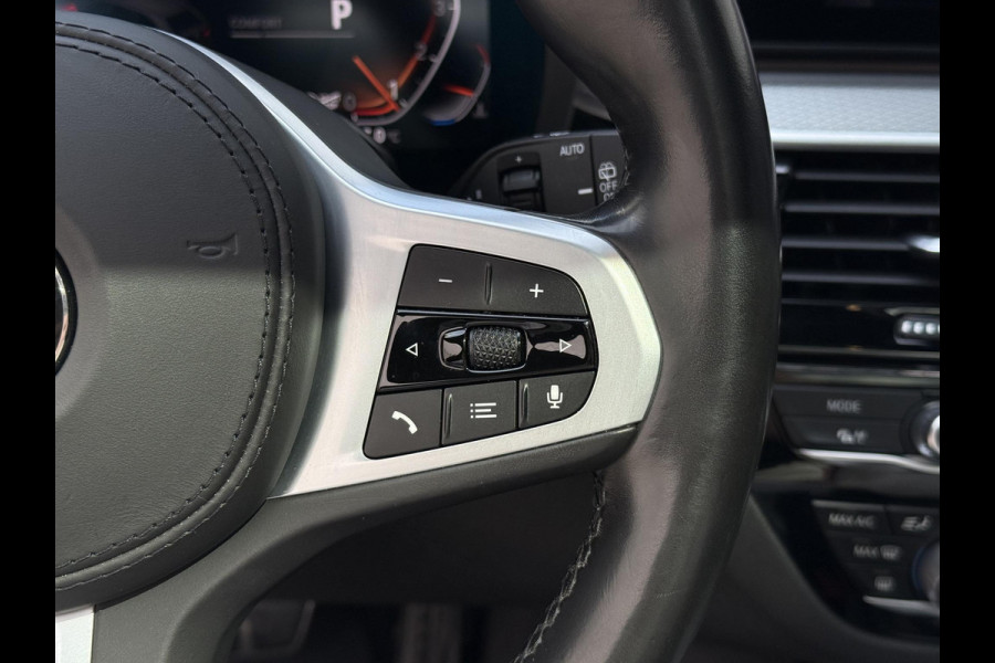 BMW 5 Serie Touring 520i High Executive | Panodak | Comfortleder | Camera | Adaptive LED |