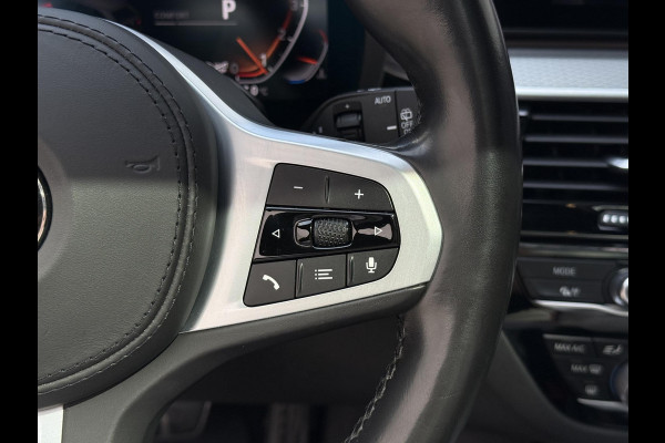 BMW 5 Serie Touring 520i High Executive | Panodak | Comfortleder | Camera | Adaptive LED |