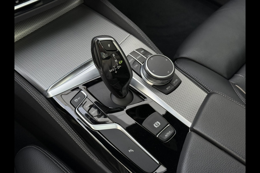 BMW 5 Serie Touring 520i High Executive | Panodak | Comfortleder | Camera | Adaptive LED |