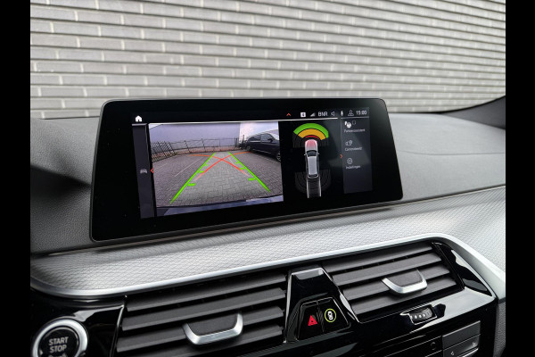 BMW 5 Serie Touring 520i High Executive | Panodak | Comfortleder | Camera | Adaptive LED |