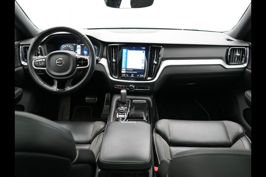 Volvo V60 T6 Recharge AWD R-Design Plug In Hybrid PHEV | Trekhaak af Fabriek |  Panodak | Lederen Sportstoelen Memory | Harman Kardon | Apple Carplay | Navigatie | Camera | L.M. 18" | DAB | Virtual |