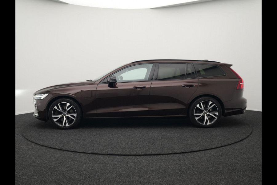 Volvo V60 T6 Recharge AWD R-Design Plug In Hybrid PHEV | Trekhaak af Fabriek |  Panodak | Lederen Sportstoelen Memory | Harman Kardon | Apple Carplay | Navigatie | Camera | L.M. 18" | DAB | Virtual |