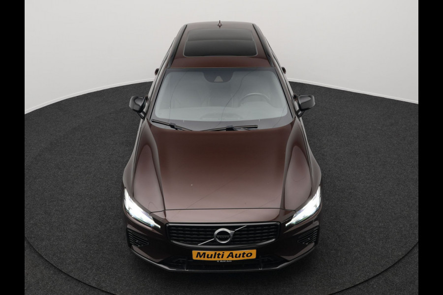 Volvo V60 T6 Recharge AWD R-Design Plug In Hybrid PHEV | Trekhaak af Fabriek |  Panodak | Lederen Sportstoelen Memory | Harman Kardon | Apple Carplay | Navigatie | Camera | L.M. 18" | DAB | Virtual |