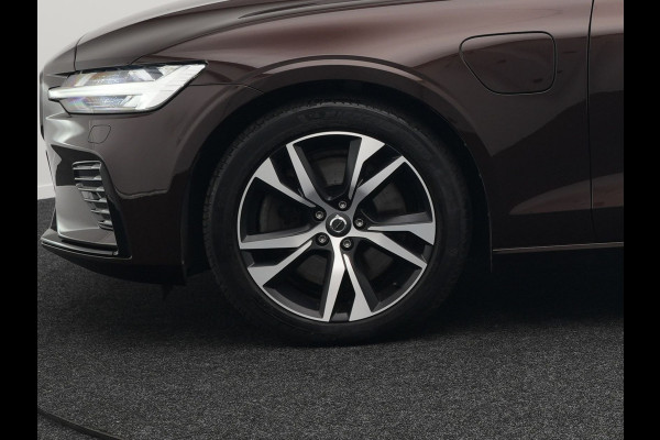 Volvo V60 T6 Recharge AWD R-Design Plug In Hybrid PHEV | Trekhaak af Fabriek |  Panodak | Lederen Sportstoelen Memory | Harman Kardon | Apple Carplay | Navigatie | Camera | L.M. 18" | DAB | Virtual |