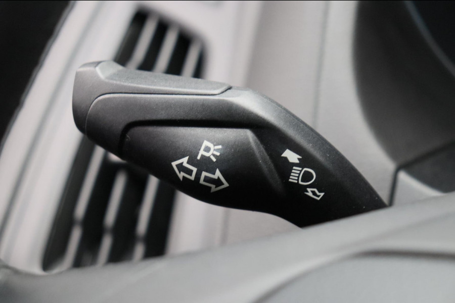 Ford FOCUS Wagon 1.0 Lease Edition * Orgineel Nederlands * Stoel/Stuur-verwarming Navigatie