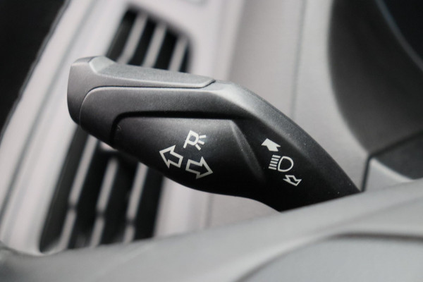 Ford FOCUS Wagon 1.0 Lease Edition * Orgineel Nederlands * Stoel/Stuur-verwarming Navigatie