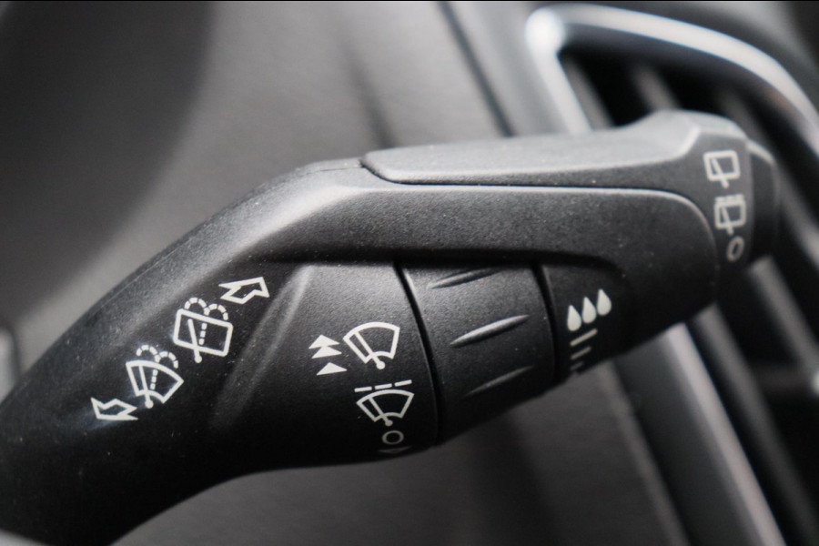 Ford FOCUS Wagon 1.0 Lease Edition * Orgineel Nederlands * Stoel/Stuur-verwarming Navigatie