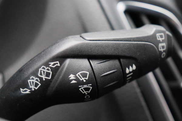 Ford FOCUS Wagon 1.0 Lease Edition * Orgineel Nederlands * Stoel/Stuur-verwarming Navigatie