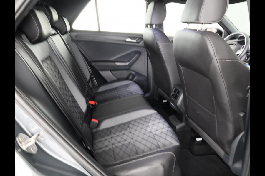 Volkswagen T-Roc 1.5 TSI R-Line 150 pk Automaat (DSG) | Verlengde garantie | Navigatie via App | Parkeersensoren (Park assist) | Achteruitrijcamera | Black Style pakket | R-Line |