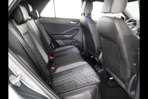 Volkswagen T-Roc 1.5 TSI R-Line 150 pk Automaat (DSG) | Verlengde garantie | Navigatie via App | Parkeersensoren (Park assist) | Achteruitrijcamera | Black Style pakket | R-Line |