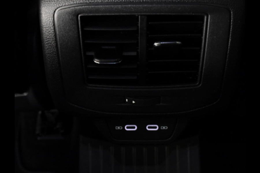 Volkswagen T-Roc 1.5 TSI R-Line 150 pk Automaat (DSG) | Verlengde garantie | Navigatie via App | Parkeersensoren (Park assist) | Achteruitrijcamera | Black Style pakket | R-Line |
