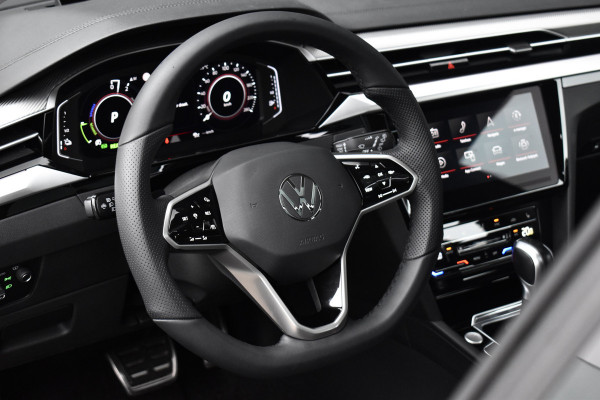 Volkswagen Arteon Shooting Brake 1.4 TSI eHybrid | Panoramadak | 360 Camera | ACC | Matrix LED | Head-Up | Sfeerverlichting |
