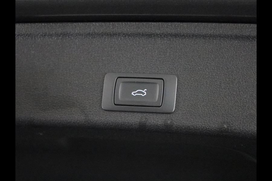 Audi A4 Avant 40 TFSI S edition Competition 204 pk S-tronic | Verlengde garantie | Navigatie | Elektr. trekhaak | Parkeersensoren | Stoelverwarming | S-Line |