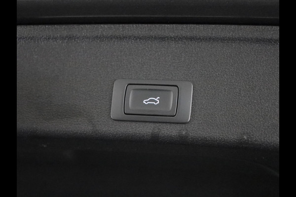 Audi A4 Avant 40 TFSI S edition Competition 204 pk S-tronic | Verlengde garantie | Navigatie | Elektr. trekhaak | Parkeersensoren | Stoelverwarming | S-Line |