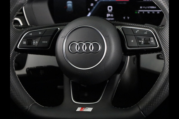 Audi A4 Avant 40 TFSI S edition Competition 204 pk S-tronic | Verlengde garantie | Navigatie | Elektr. trekhaak | Parkeersensoren | Stoelverwarming | S-Line |