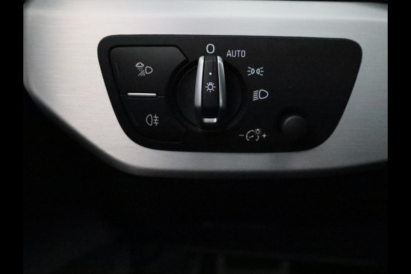 Audi A4 Avant 40 TFSI S edition Competition 204 pk S-tronic | Verlengde garantie | Navigatie | Elektr. trekhaak | Parkeersensoren | Stoelverwarming | S-Line |