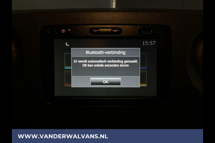 Renault Master 2.3 dCi 131pk L1H1 Euro6 # Airco | Navigatie | Camera | Cruisecontrol | Sidebars | Parkeersensoren Chauffeursstoel, Bijrijdersbank
