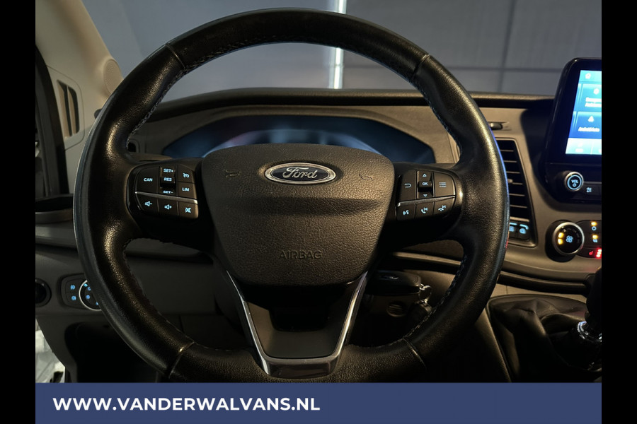 Ford Transit 2.0 TDCI 131pk L3H2 Euro6 Airco | Camera | Navigatie | Apple Carplay | Android Auto Cruisecontrol, Parkeersensoren, Elektrisch verstelbare bestuurdersstoel, Verwarmde voorruit, Stoelverwarming, Bijrijdersbank