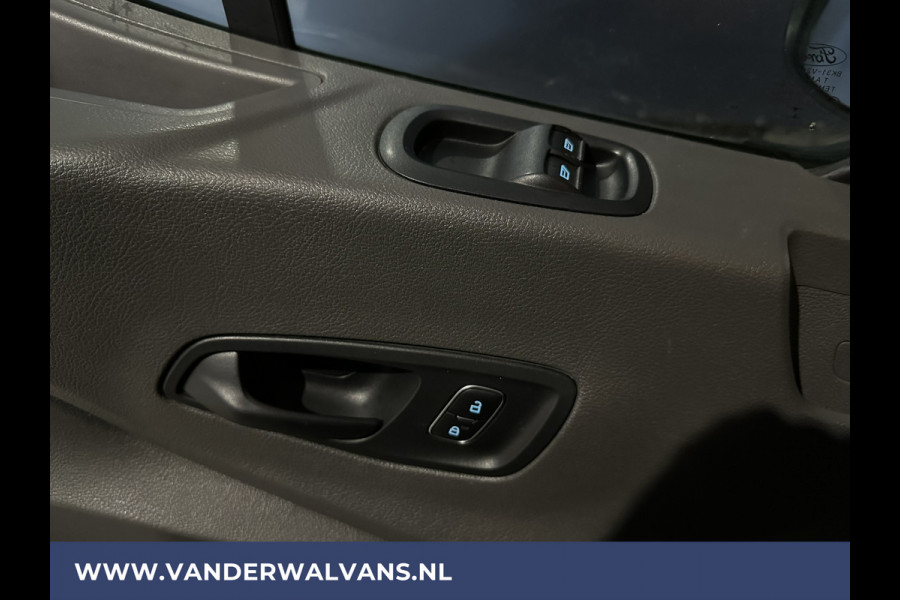 Ford Transit 2.0 TDCI 131pk L3H2 Euro6 Airco | Camera | Navigatie | Apple Carplay | Android Auto Cruisecontrol, Parkeersensoren, Elektrisch verstelbare bestuurdersstoel, Verwarmde voorruit, Stoelverwarming, Bijrijdersbank