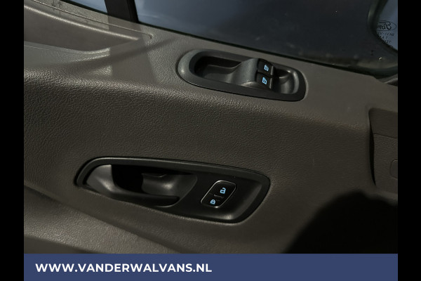 Ford Transit 2.0 TDCI 131pk L3H2 Euro6 Airco | Camera | Navigatie | Apple Carplay | Android Auto Cruisecontrol, Parkeersensoren, Elektrisch verstelbare bestuurdersstoel, Verwarmde voorruit, Stoelverwarming, Bijrijdersbank