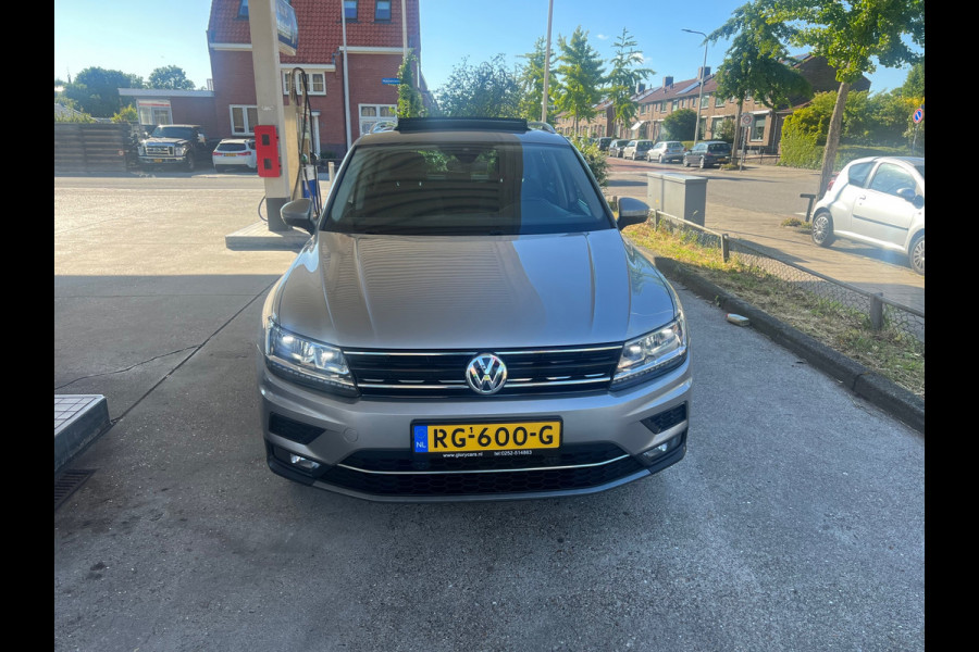 Volkswagen Tiguan 1.4 TSI ACT Highline DSG AUTOMAAT-PANO-CAMERA