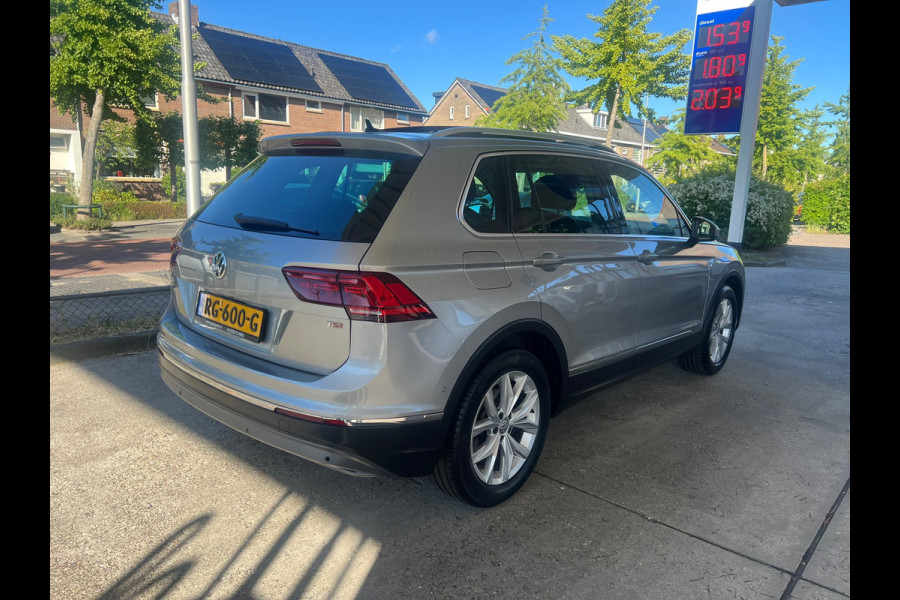 Volkswagen Tiguan 1.4 TSI ACT Highline DSG AUTOMAAT-PANO-CAMERA