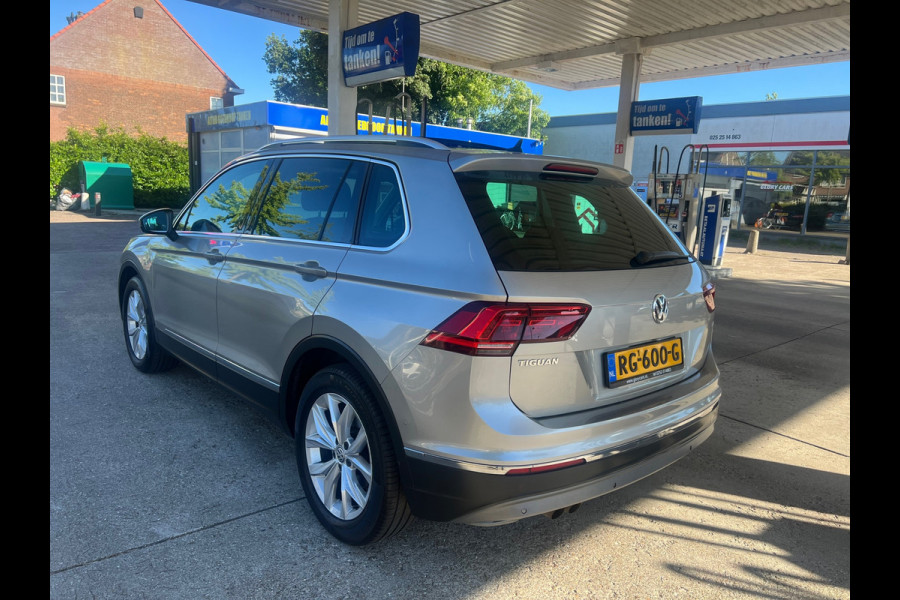Volkswagen Tiguan 1.4 TSI ACT Highline DSG AUTOMAAT-PANO-CAMERA