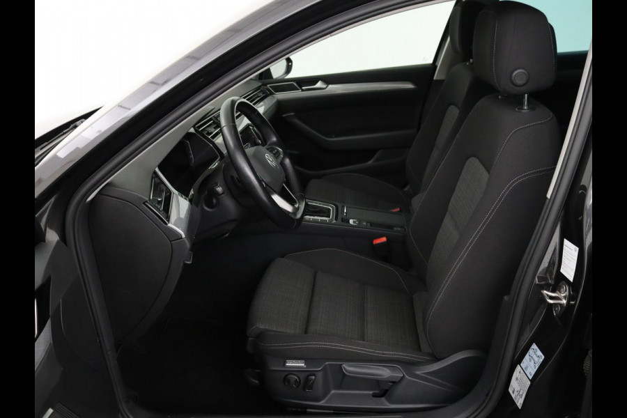 Volkswagen Passat 2.0 TDI Business | Stoelverwarming | Adaptive cruise | Camera | Carplay | Navigatie | Virtual Cockpit | Climate control | Full LED | Keyless