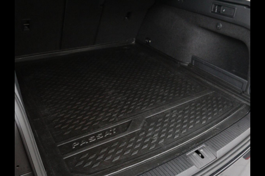 Volkswagen Passat 2.0 TDI Business | Stoelverwarming | Adaptive cruise | Camera | Carplay | Navigatie | Virtual Cockpit | Climate control | Full LED | Keyless