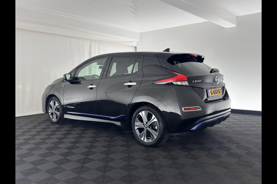 Nissan Leaf Tekna 40 kWh (INCL-BTW) Aut. *LEATHER-FABRIC | FULL-LED | BOSE-SURROUND | ADAPTIVE-CRUISE | TOP-VIEW | KEYLESS | NAVI-FULLMAP | BLINDSPOT | DAB+ | PDC | HEATED-COMFORT-SEATS | TOWBAR | DIGI-COCKPIT | 17"A