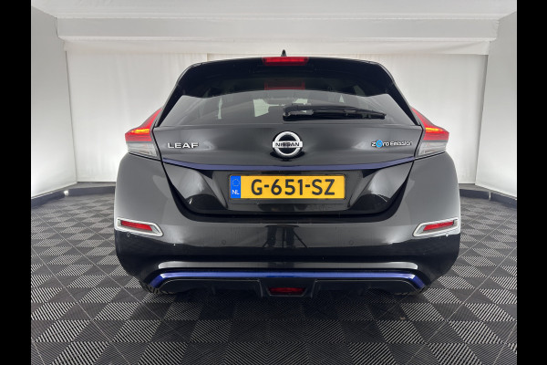 Nissan Leaf Tekna 40 kWh (INCL-BTW) Aut. *LEATHER-FABRIC | FULL-LED | BOSE-SURROUND | ADAPTIVE-CRUISE | TOP-VIEW | KEYLESS | NAVI-FULLMAP | BLINDSPOT | DAB+ | PDC | HEATED-COMFORT-SEATS | TOWBAR | DIGI-COCKPIT | 17"A