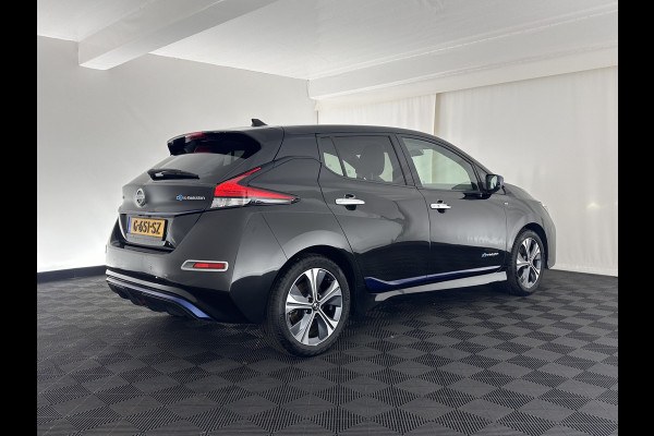Nissan Leaf Tekna 40 kWh (INCL-BTW) Aut. *LEATHER-FABRIC | FULL-LED | BOSE-SURROUND | ADAPTIVE-CRUISE | TOP-VIEW | KEYLESS | NAVI-FULLMAP | BLINDSPOT | DAB+ | PDC | HEATED-COMFORT-SEATS | TOWBAR | DIGI-COCKPIT | 17"A