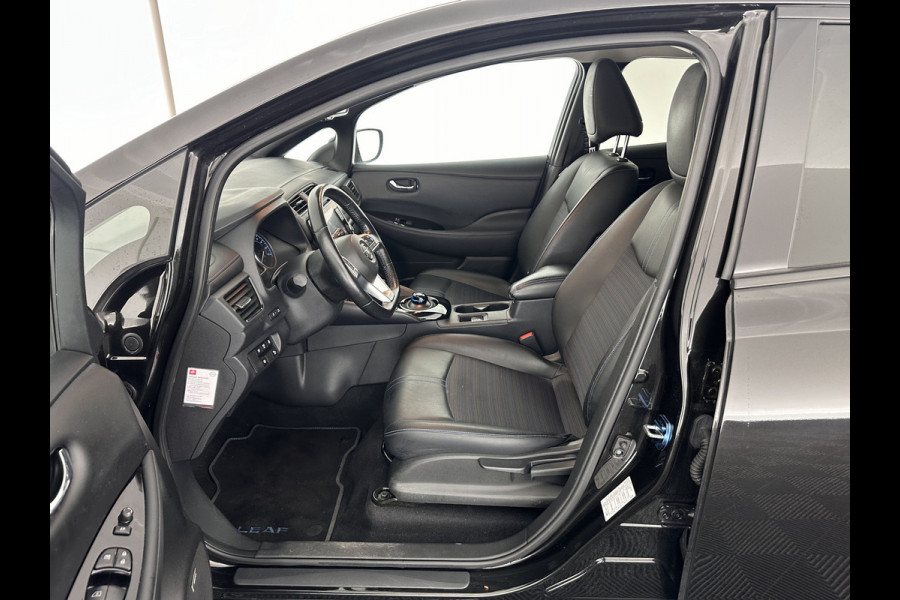 Nissan Leaf Tekna 40 kWh (INCL-BTW) Aut. *LEATHER-FABRIC | FULL-LED | BOSE-SURROUND | ADAPTIVE-CRUISE | TOP-VIEW | KEYLESS | NAVI-FULLMAP | BLINDSPOT | DAB+ | PDC | HEATED-COMFORT-SEATS | TOWBAR | DIGI-COCKPIT | 17"A