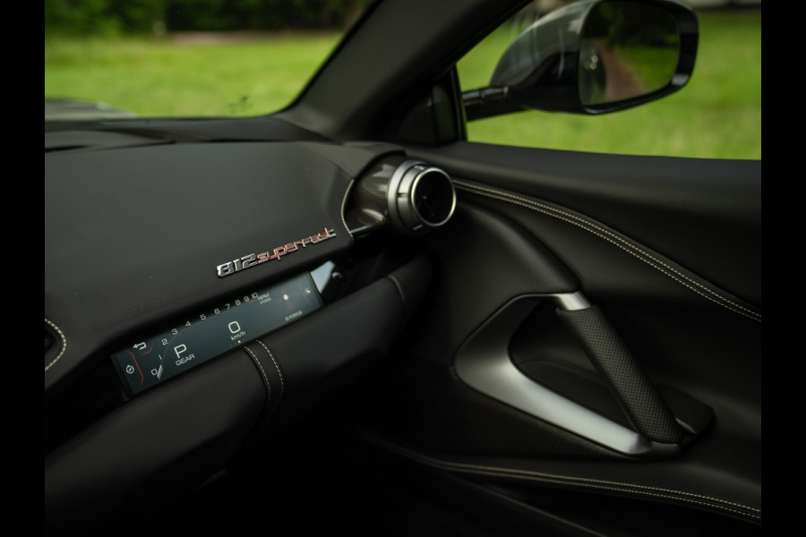 Ferrari 812 Superfast | Lift | Pass. display | Grigio Scuro | Carbon Driver Zone