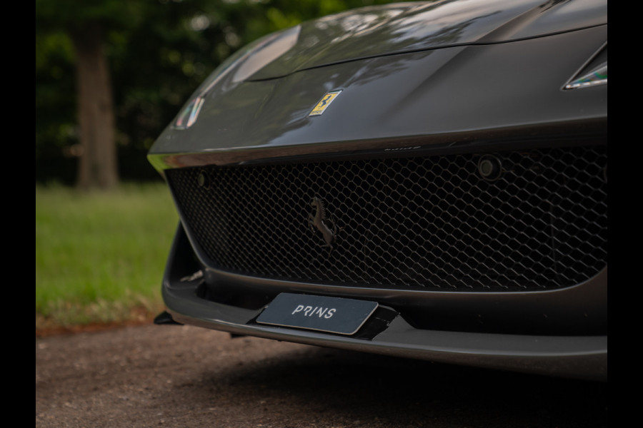 Ferrari 812 Superfast | Lift | Pass. display | Grigio Scuro | Carbon Driver Zone