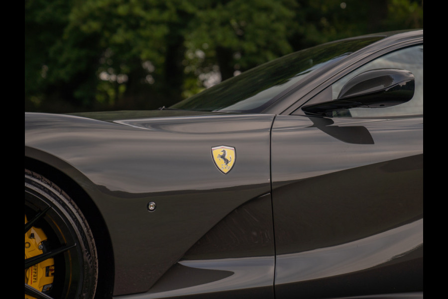 Ferrari 812 Superfast | Lift | Pass. display | Grigio Scuro | Carbon Driver Zone
