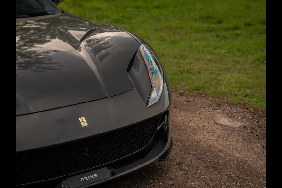 Ferrari 812 Superfast | Lift | Pass. display | Grigio Scuro | Carbon Driver Zone