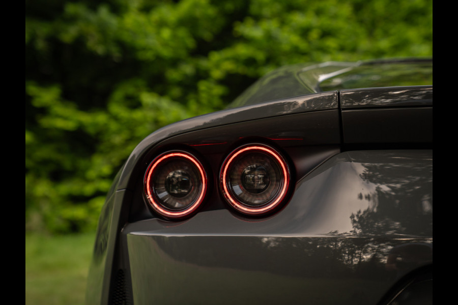 Ferrari 812 Superfast | Lift | Pass. display | Grigio Scuro | Carbon Driver Zone
